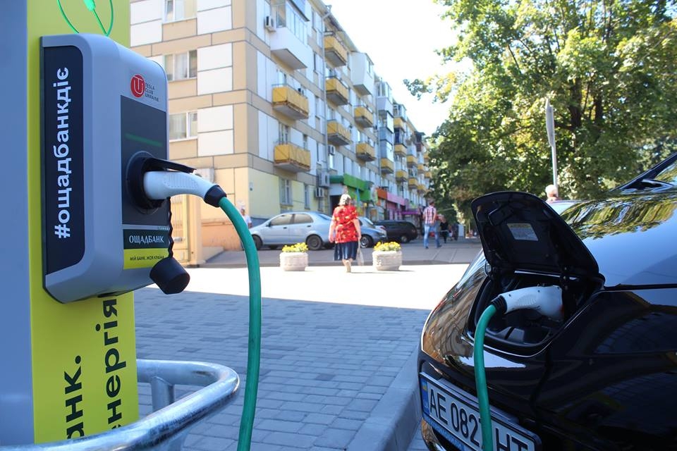 Электрозаправки ПСС. Электрозаправки в желтых цветах. Электрозаправка реклама.