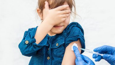 vacunas-7-consejos-para-ayudar-a-los-ninos-a-manejar-el-dolor-de-las-inyecciones-large-sB2lcXyRi3