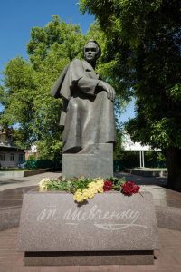 photo_5294094895595779675_y