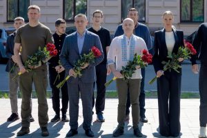 photo_5294199765812243712_y