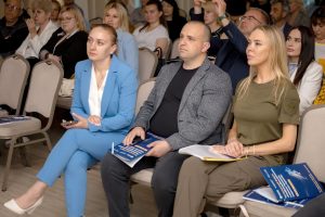 photo_5316853545045193083_y