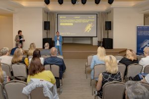 photo_5316853545045193084_y