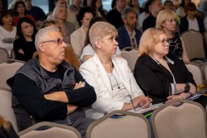 photo_5316853545045193085_y