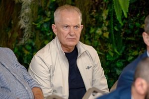 photo_5316853545045193087_y