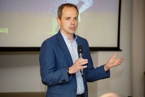 photo_5316853545045193088_y