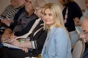 photo_5316853545045193089_y