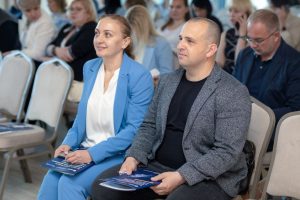 photo_5316853545045193090_y