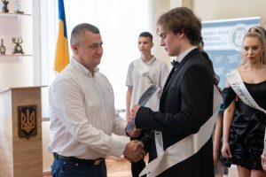 photo_5319230358471964568_y