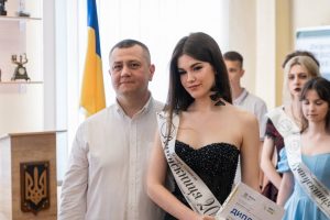 photo_5319279522962600883_y