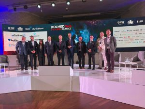 photo_5413425815976279940_y