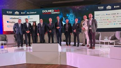 photo_5413425815976279940_y