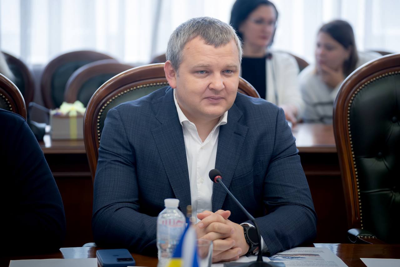 photo_5434054878906415635_y