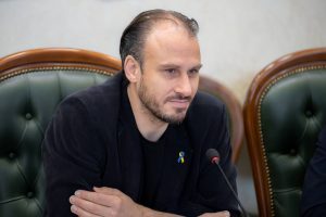 photo_5434054878906415636_y