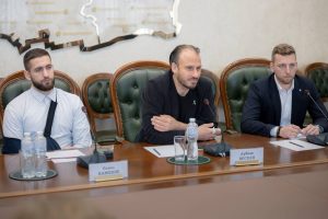 photo_5434054878906415637_y