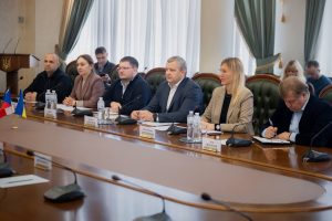 photo_5434054878906415638_y