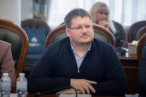 photo_5434054878906415641_y