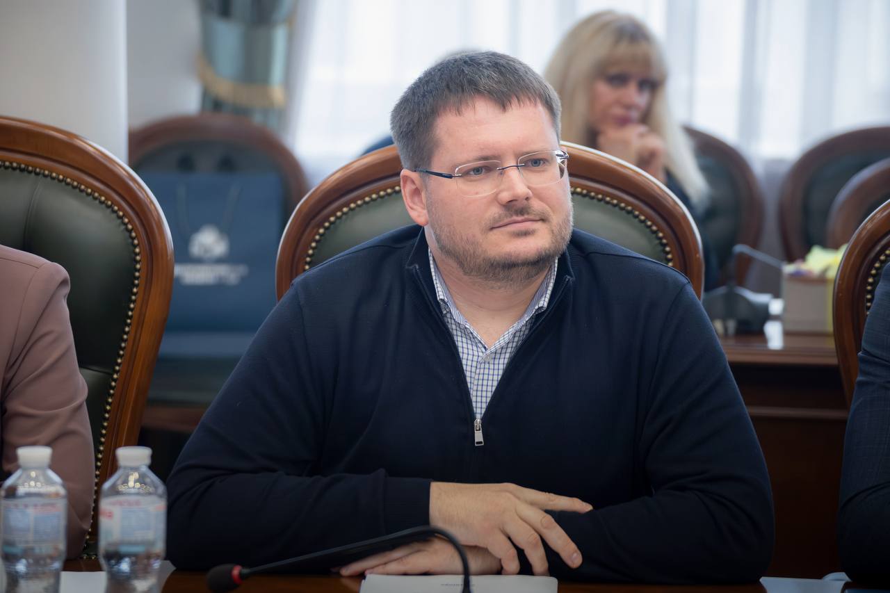 photo_5434054878906415641_y