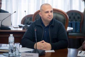 photo_5434054878906415642_y