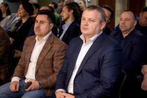 photo_5215666714010390656_y