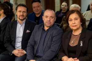 photo_5215666714010390660_y