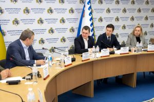 photo_5231211617993821454_y