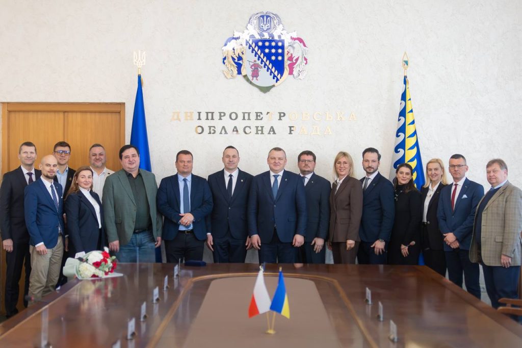 photo_5260637044529108443_y