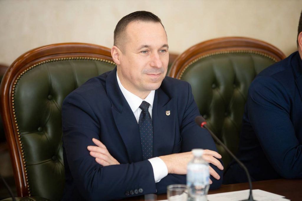 photo_5260637044529108444_y