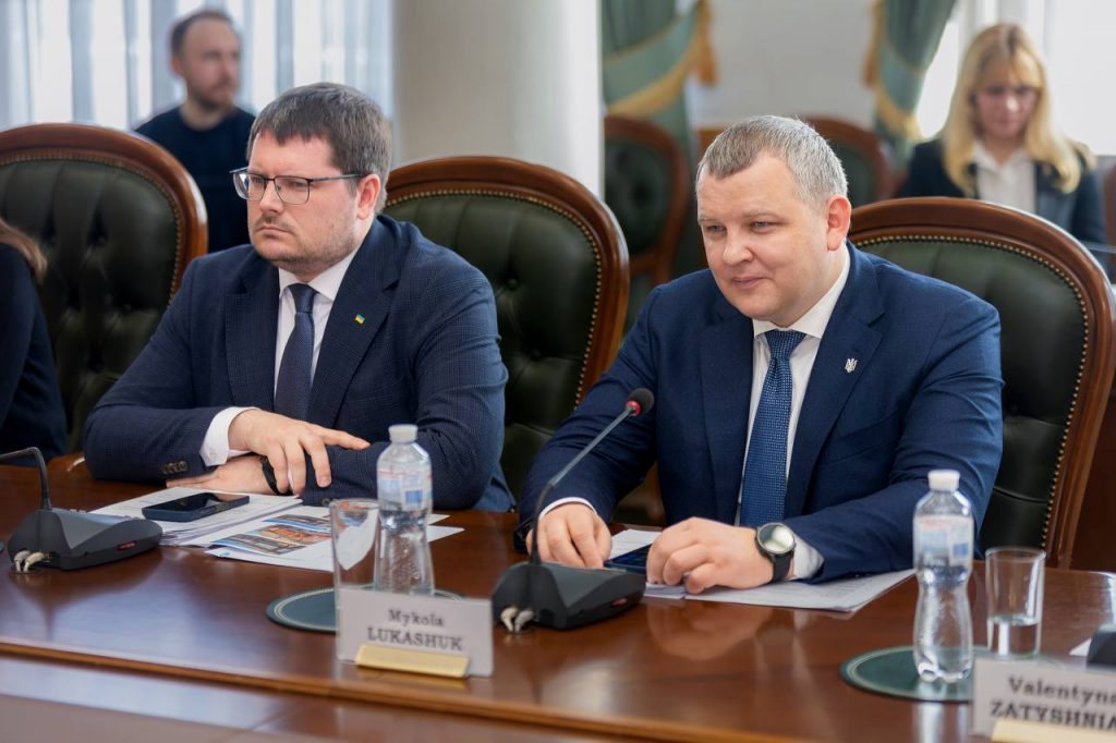 photo_5260637044529108446_y