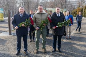 photo_5260637044529108451_y