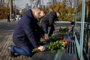 photo_5260637044529108452_y