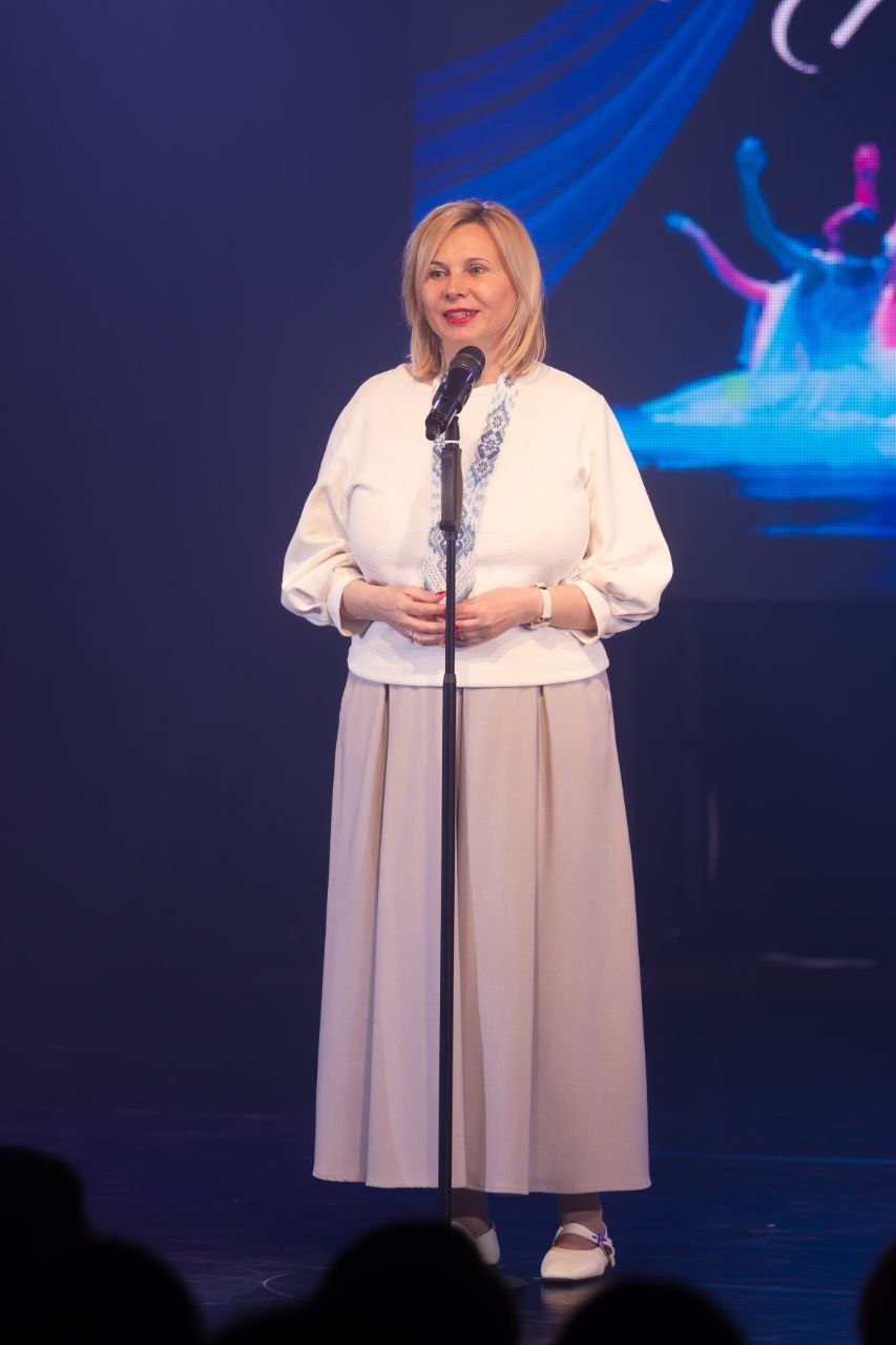 photo_5424593937835431022_y