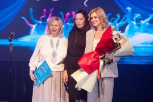 photo_5424593937835431023_y